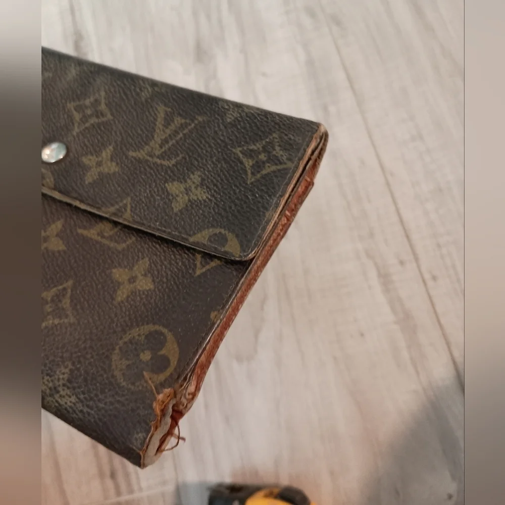 Louis Vuitton Monogram Sarah Long Trifold Wallet